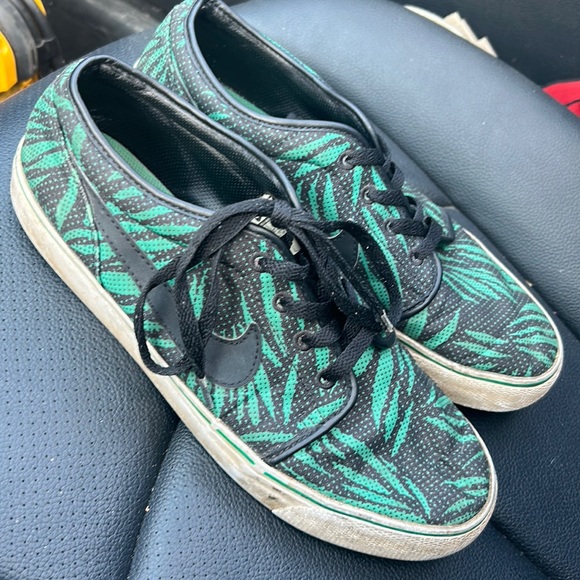 Nike Running Shoes Toki Low TXT Print Lucid Green Sneakers 631697-003 Size 9.5 - Picture 1 of 5